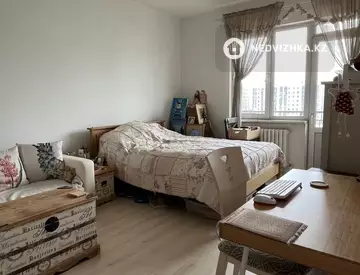 3-комнатная квартира, этаж 9 из 10, 82 м², миниатюра 4
