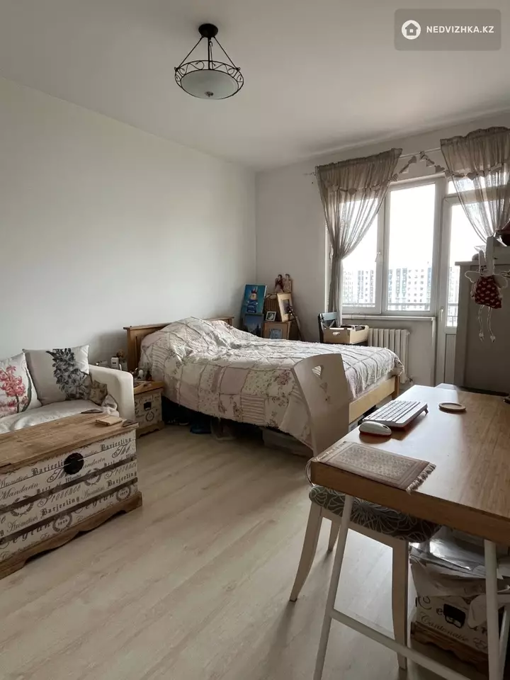 3-комнатная квартира, этаж 9 из 10, 82 м², фотография 4