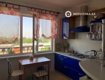 3-комнатная квартира, этаж 9 из 10, 82 м², миниатюра 1