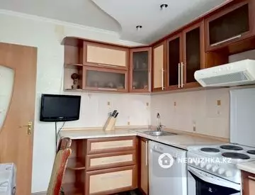 3-комнатная квартира, этаж 2 из 9, 68 м², миниатюра 2