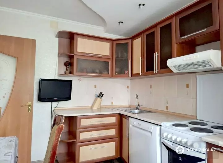 3-комнатная квартира, этаж 2 из 9, 68 м², фотография 2