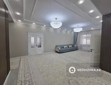 6-бөлмелі үй, 15 соттық, 350 м², 12-нобай