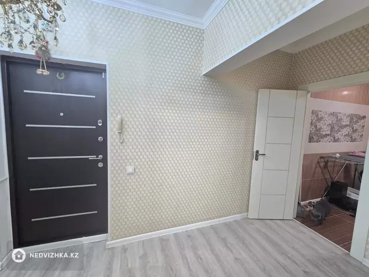 2-комнатная квартира, этаж 13 из 15, 56 м², фотография 2