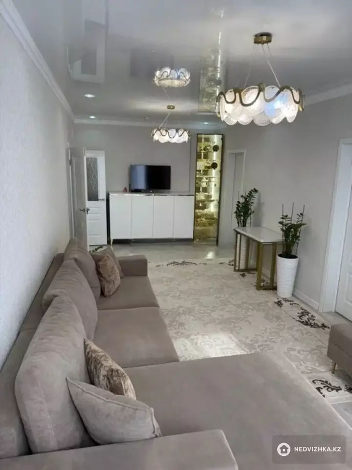 3-комнатная квартира, этаж 5 из 12, 71 м², фотография 2