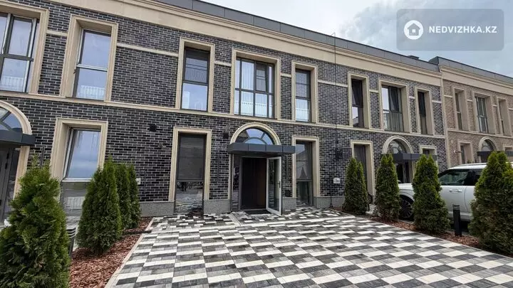 4-комнатный таунхаус, 1 соток, 245 м²
