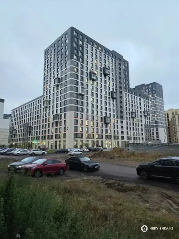 3-комнатная квартира, этаж 4 из 9, 85 м², фотография 2