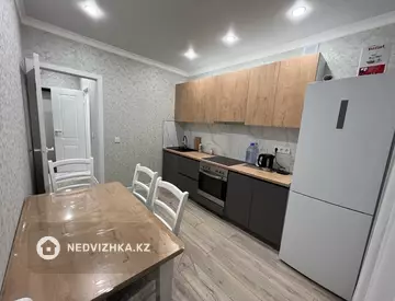 1-комнатная квартира, этаж 3 из 9, 37 м², миниатюра 2
