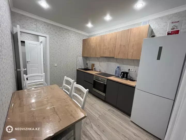 1-комнатная квартира, этаж 3 из 9, 37 м², фотография 2