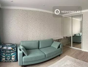 1-комнатная квартира, этаж 3 из 9, 37 м², миниатюра 1