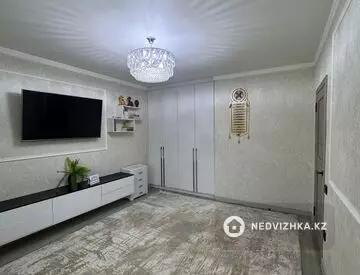 2-комнатная квартира, этаж 3 из 5, 53 м², миниатюра 2