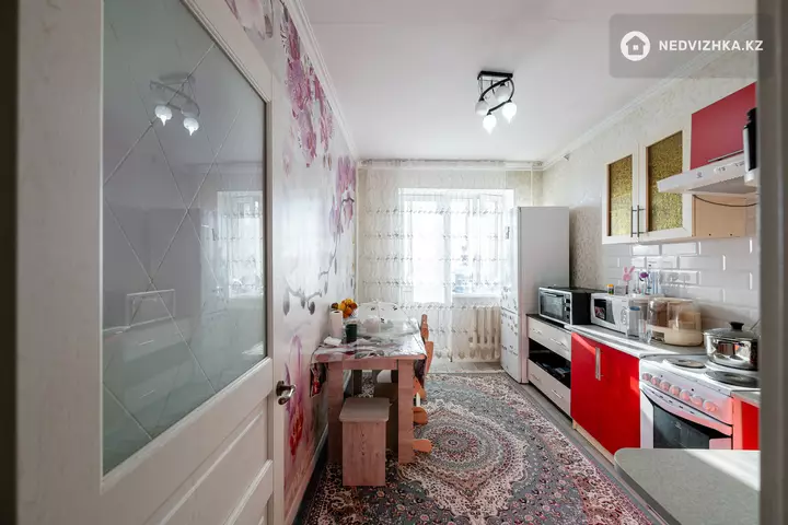 2-комнатная квартира, этаж 12 из 12, 61 м², фотография 2
