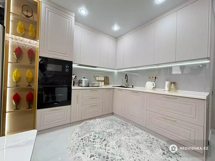 2-комнатная квартира, этаж 6 из 13, 70 м², фотография 2