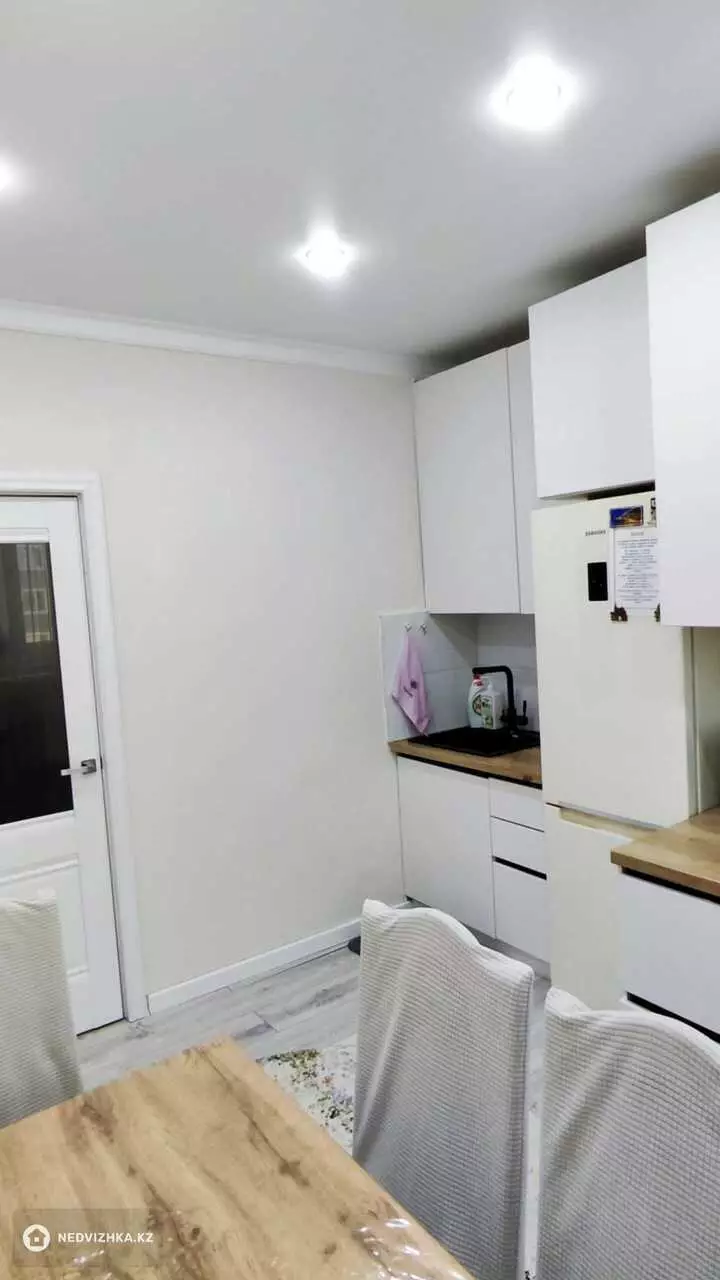 3-комнатная квартира, этаж 15 из 18, 81 м², фотография 4