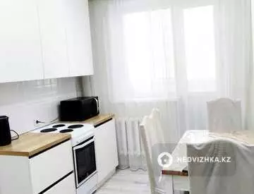 3-комнатная квартира, этаж 15 из 18, 81 м², миниатюра 3