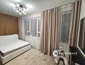 2-комнатная квартира, этаж 12 из 14, 62 м², миниатюра 2