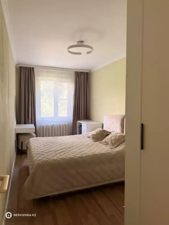 3-комнатная квартира, этаж 4 из 5, 60 м², фотография 2