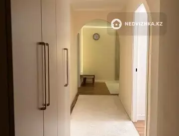 3-комнатная квартира, этаж 4 из 5, 60 м²