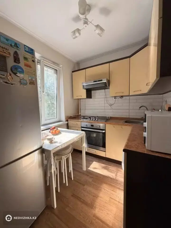 3-комнатная квартира, этаж 4 из 5, 60 м², фотография 5