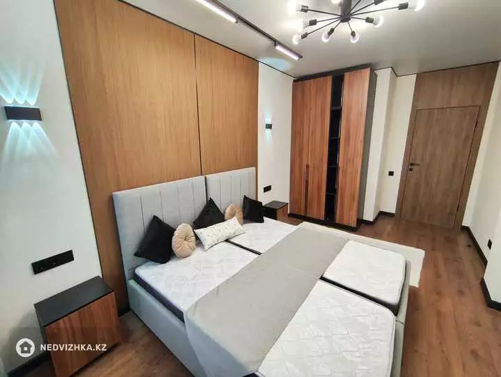 5-комнатная квартира, этаж 2 из 10, 125 м², фотография 2