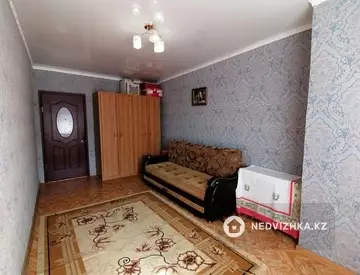 2-комнатная квартира, этаж 6 из 6, 61 м², миниатюра 2