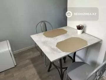 1-комнатная квартира, этаж 4 из 5, 38 м², Посуточно