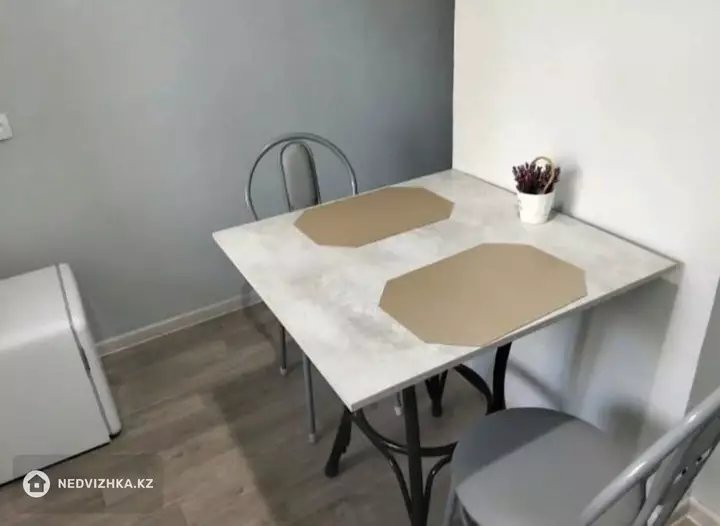 1-комнатная квартира, этаж 4 из 5, 38 м², Посуточно, 2-фотосурет