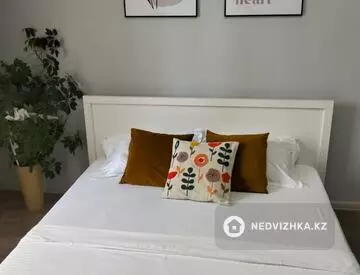 1-комнатная квартира, этаж 4 из 5, 38 м², Посуточно