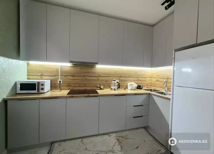 1-комнатная квартира, этаж 8 из 16, 37 м²