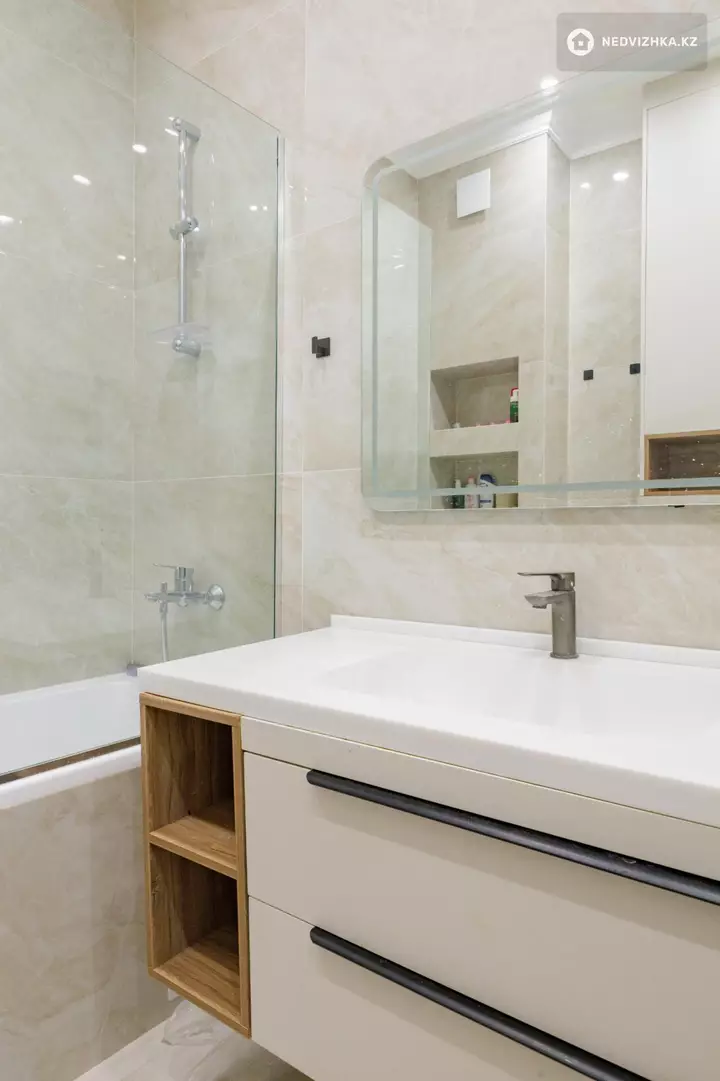4-комнатная квартира, этаж 3 из 20, 108 м², 4-фотосурет