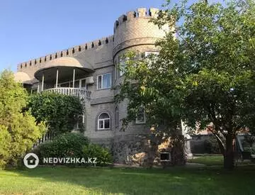 8-комнатный дом, 11 соток, 374 м², На длительный срок