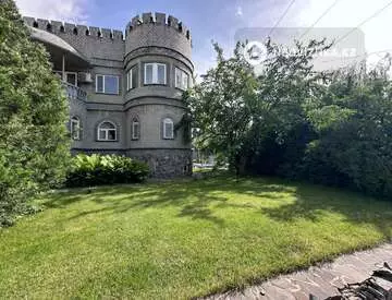 8-комнатный дом, 11 соток, 374 м², На длительный срок