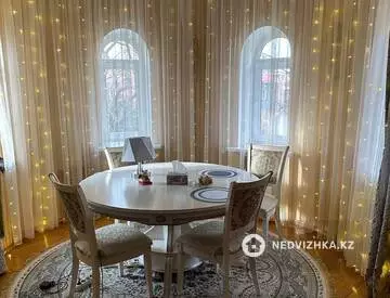 8-комнатный дом, 11 соток, 374 м², На длительный срок