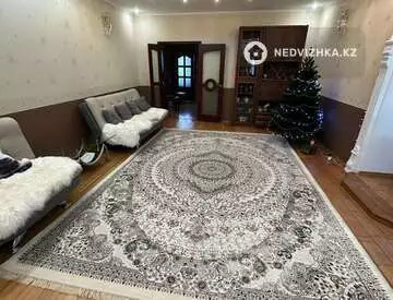 8-комнатный дом, 11 соток, 374 м², На длительный срок