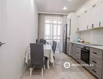 2-комнатная квартира, этаж 9 из 9, 70 м², миниатюра 1
