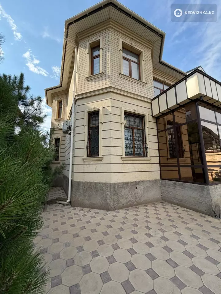 7-комнатный дом, 8 соток, 317 м², фотография 3