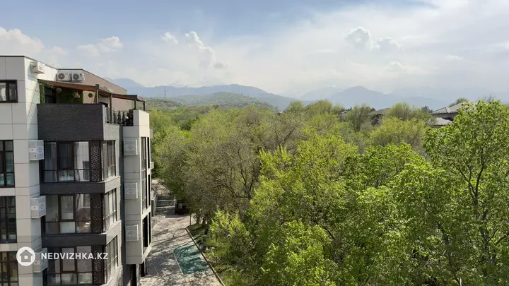 5-комнатная квартира, этаж 4 из 4, 168 м², фотография 2