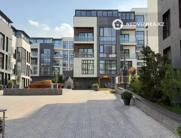 5-комнатная квартира, этаж 4 из 4, 168 м², миниатюра 1