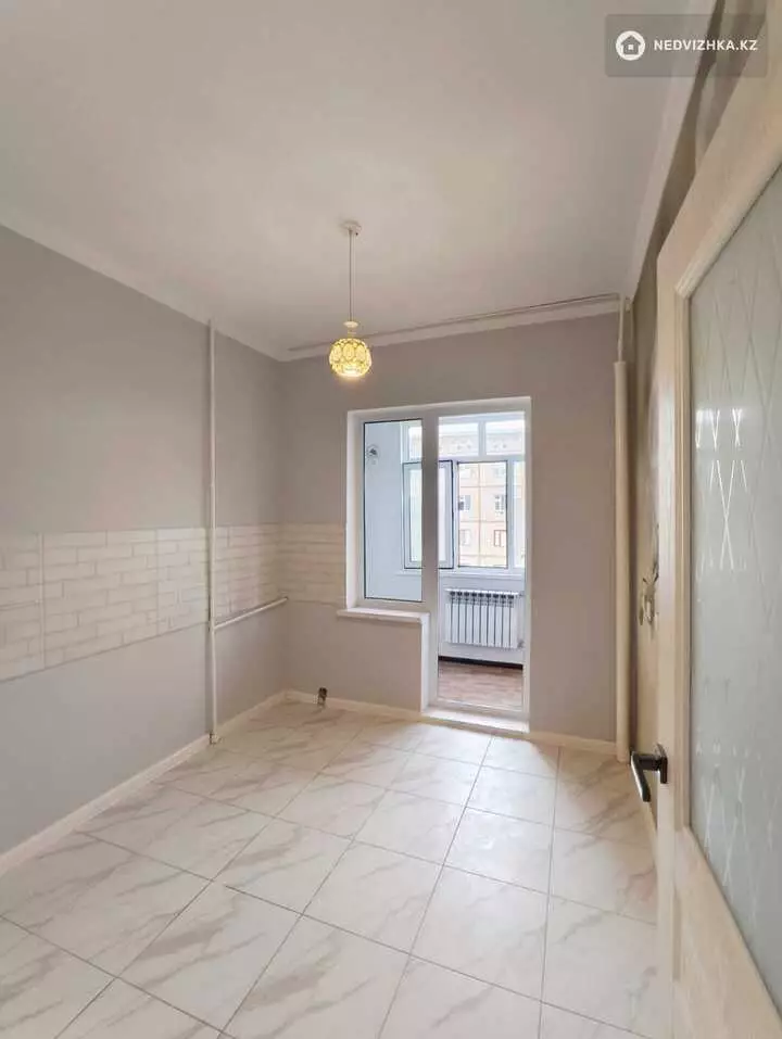2-комнатная квартира, этаж 4 из 5, 56 м², фотография 4