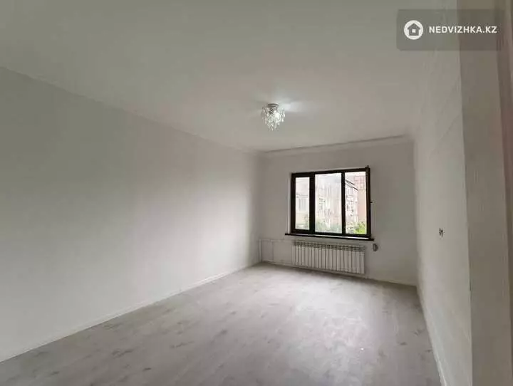 2-комнатная квартира, этаж 4 из 5, 56 м², фотография 3