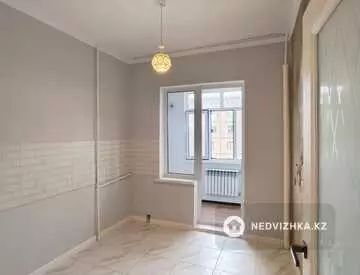 2-комнатная квартира, этаж 4 из 5, 56 м², миниатюра 2