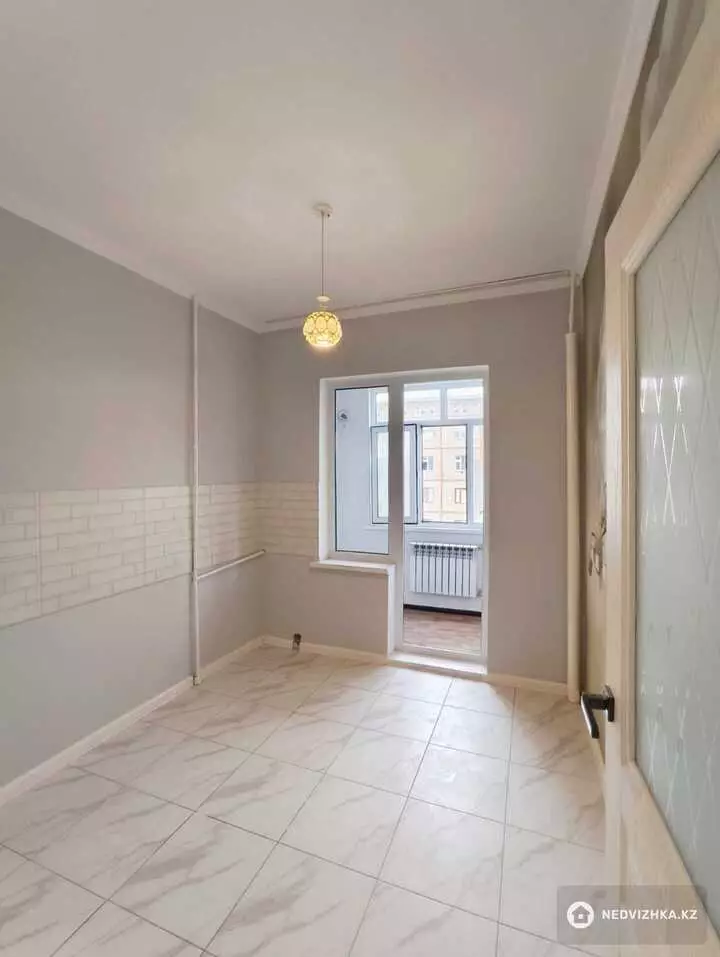 2-комнатная квартира, этаж 4 из 5, 56 м², фотография 2