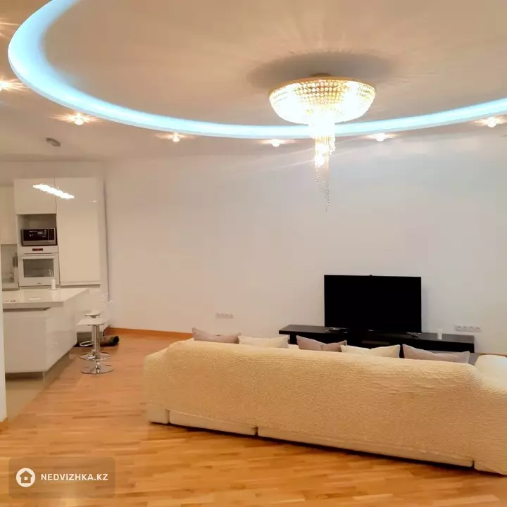 2-комнатная квартира, этаж 17 из 32, 92 м², На длительный срок, фотография 3
