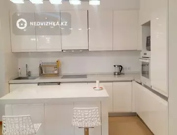 2-комнатная квартира, этаж 17 из 32, 92 м², На длительный срок, миниатюра 10