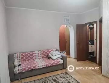 1-комнатная квартира, этаж 6 из 10, 38 м², миниатюра 1