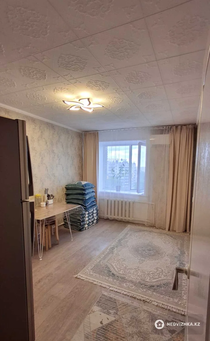 2-комнатная квартира, этаж 9 из 9, 42 м², фотография 3