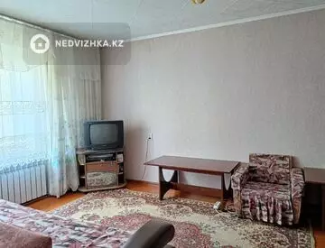 1-комнатная квартира, этаж 2 из 9, 34 м², миниатюра 2