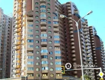2-комнатная квартира, этаж 17 из 22, 67 м², миниатюра 1