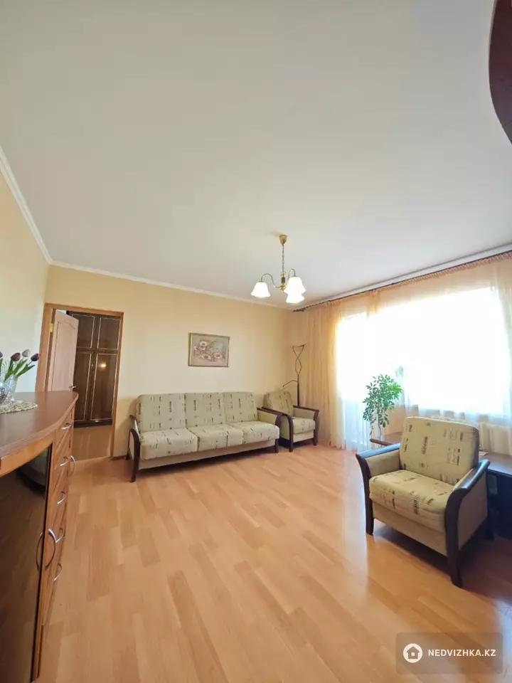 4-комнатная квартира, этаж 4 из 9, 76 м², фотография 2
