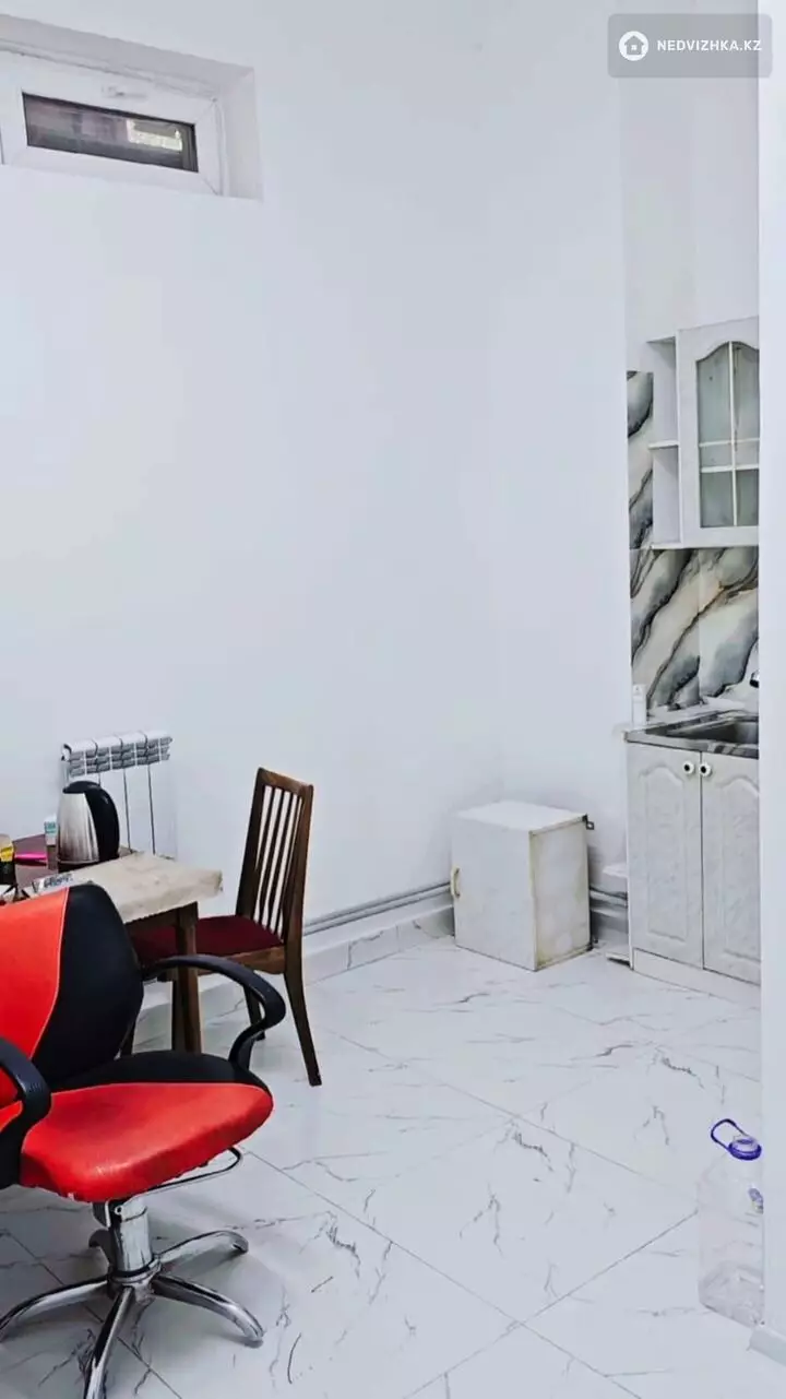2-комнатная квартира, этаж 1 из 9, 40 м², фотография 3
