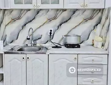 2-комнатная квартира, этаж 1 из 9, 40 м², миниатюра 2